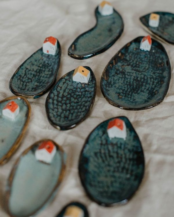 jewerly plate with seaside house